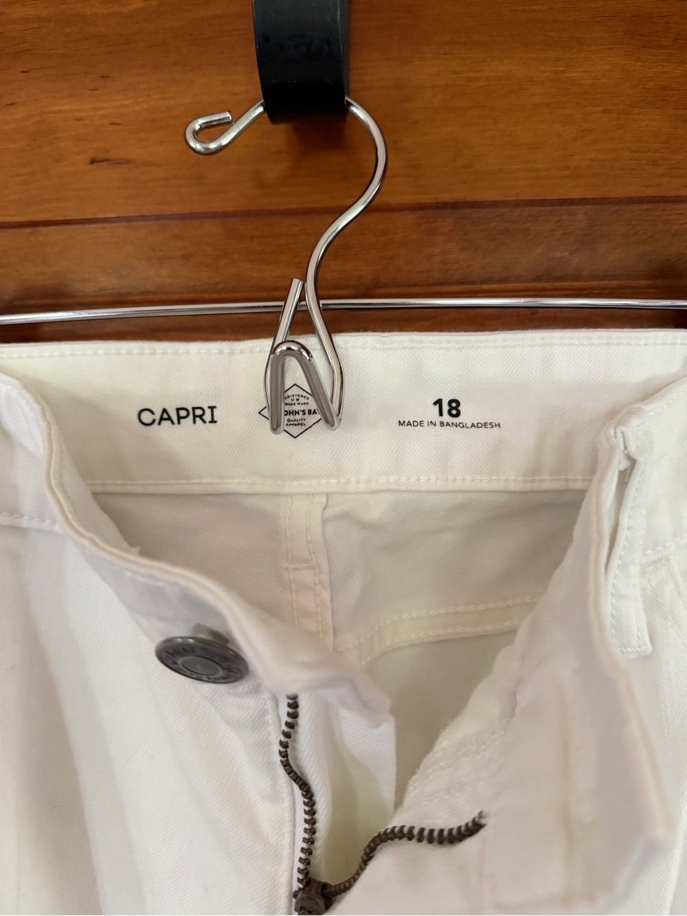 Cropped White Denim Capri Pants - Picture 3 of 3